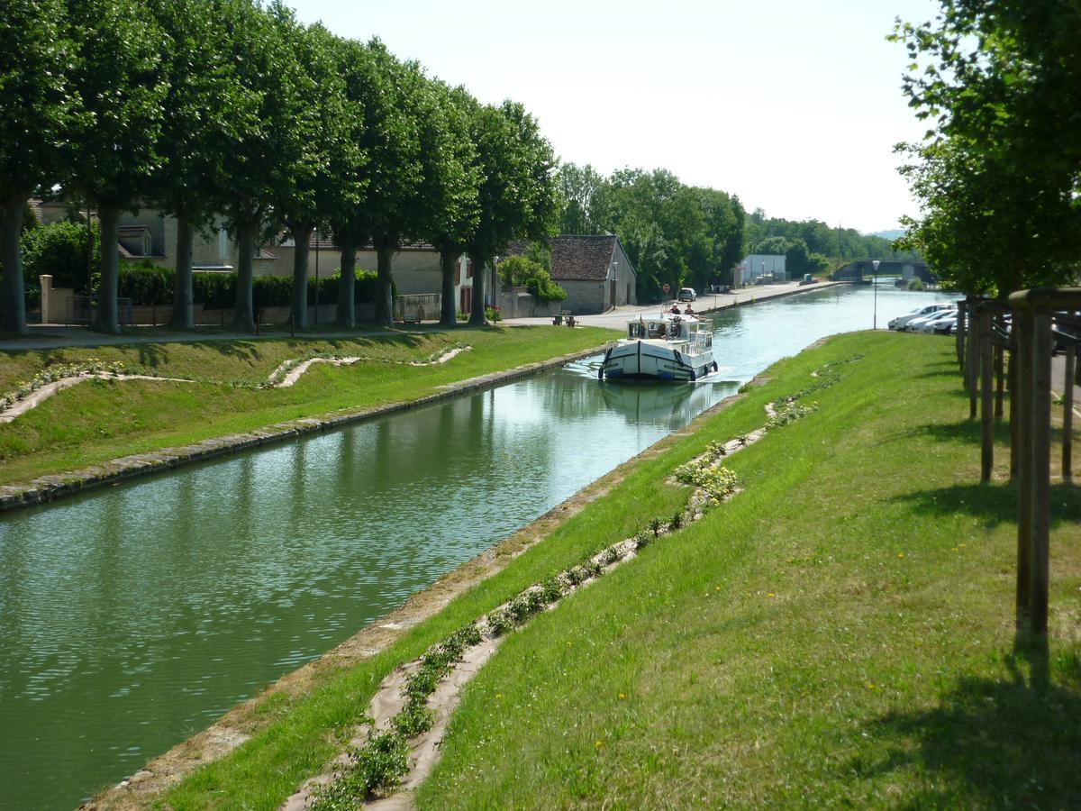 Hotel Neptune Montbard Luaran gambar